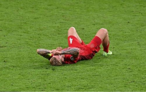 欧洲杯丹麦球员倒地完整版